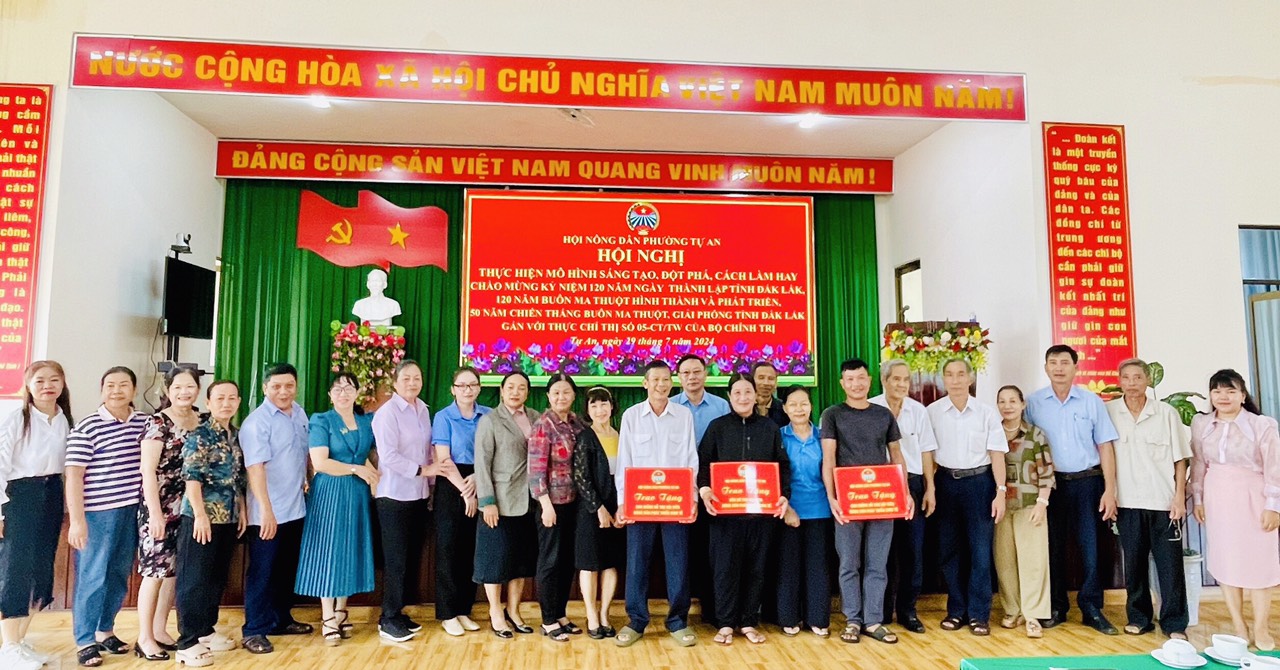Hội nghị thực hiện mô hình sáng tạo, đột phá, cách làm hay chào mừng kỷ niệm 120 năm ngày thành lập tỉnh Đắk Lắk